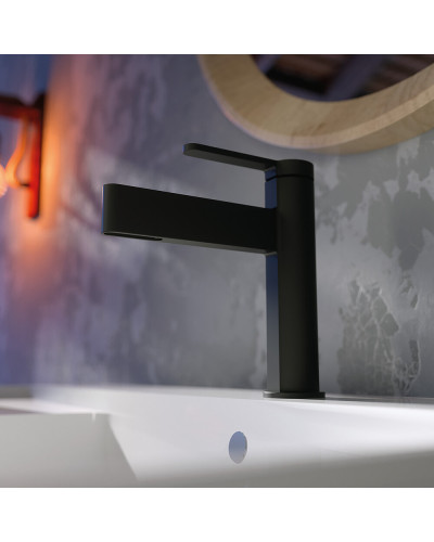 Змішувач для умивальника Clever Velvet II Waterfall чорний у ванну кімнату